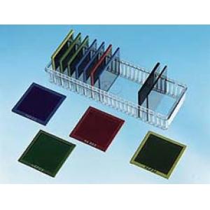Filtre pour raies de mercure, violet en verre, transparent pour les raies du spectre de mercure.